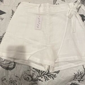 White linen skort